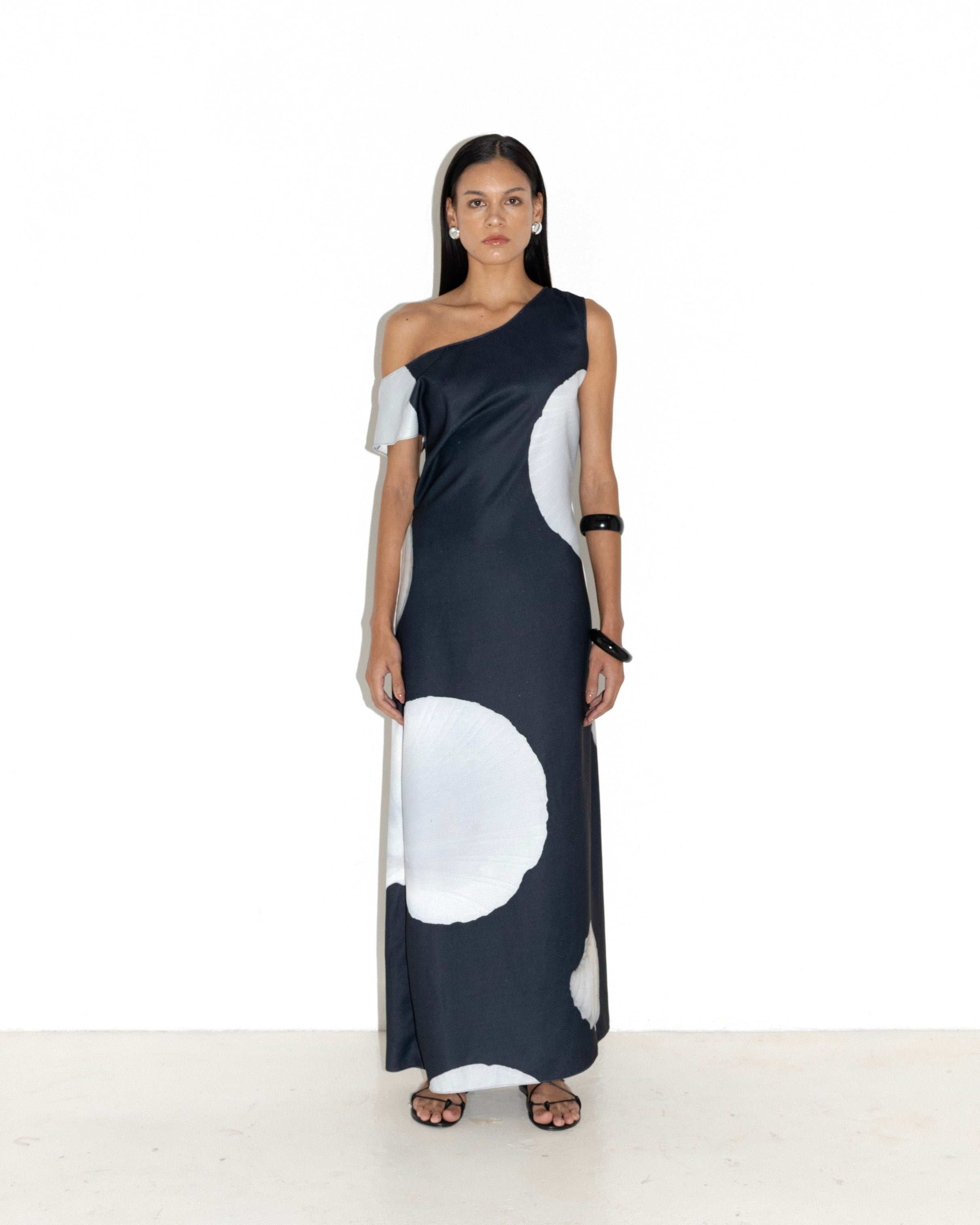 The Scallop Dress ( Pre-Order 5- 7 days)