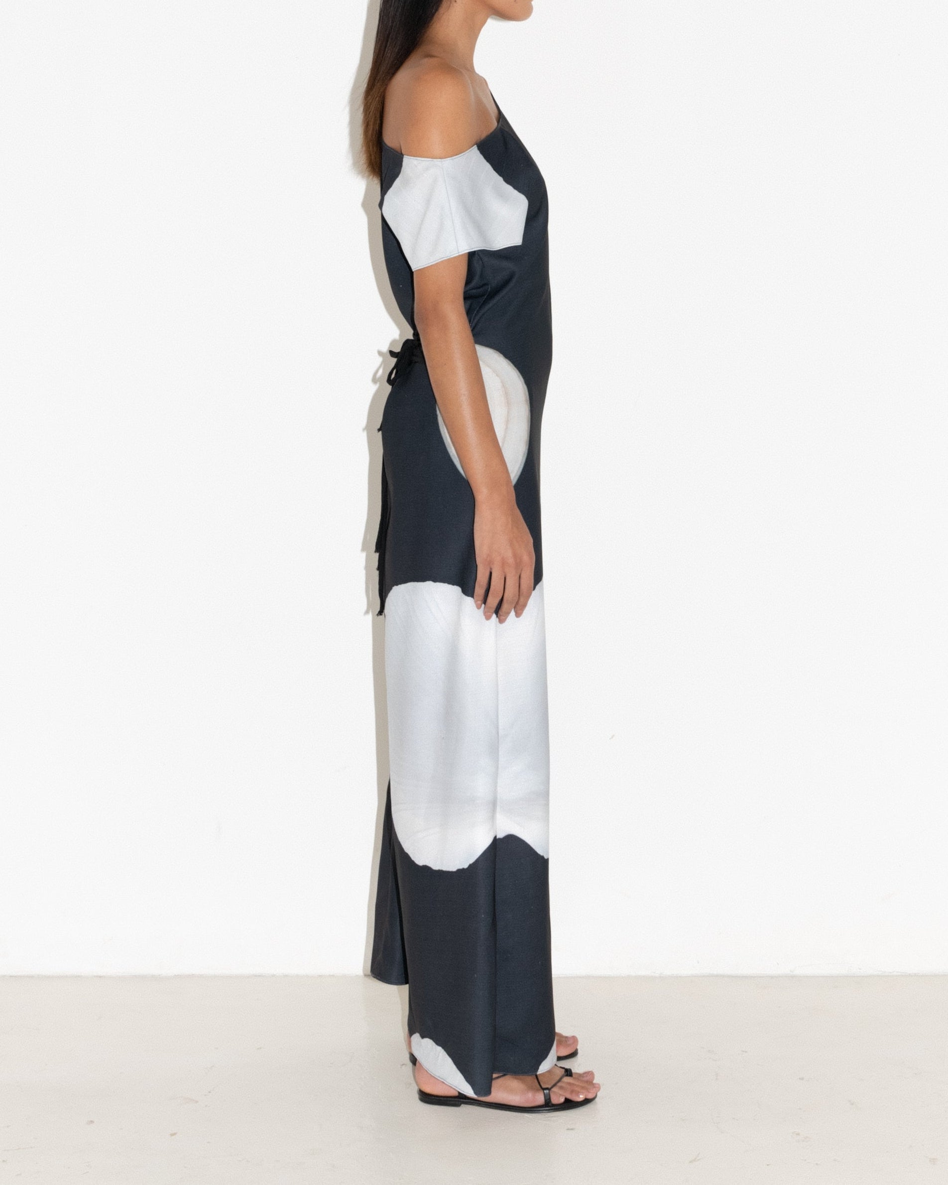 The Scallop Dress ( Pre-Order 5- 7 days)