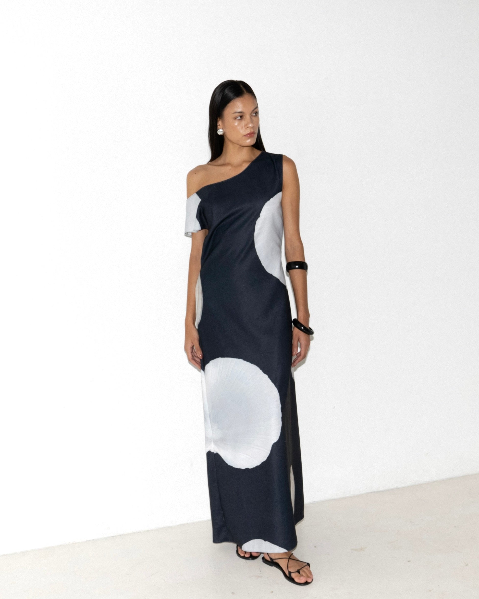 The Scallop Dress ( Pre-Order 5- 7 days)